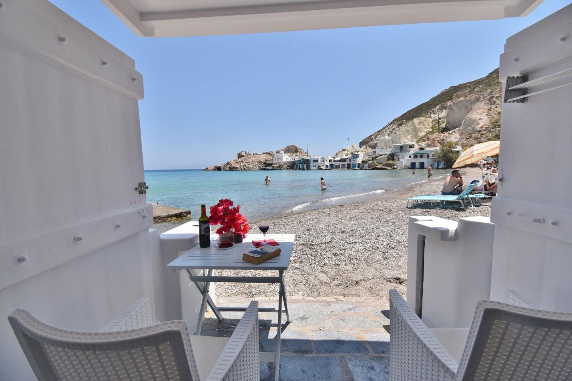Blue Mare Apartments On The Beach Firopotamos الغرفة الصورة