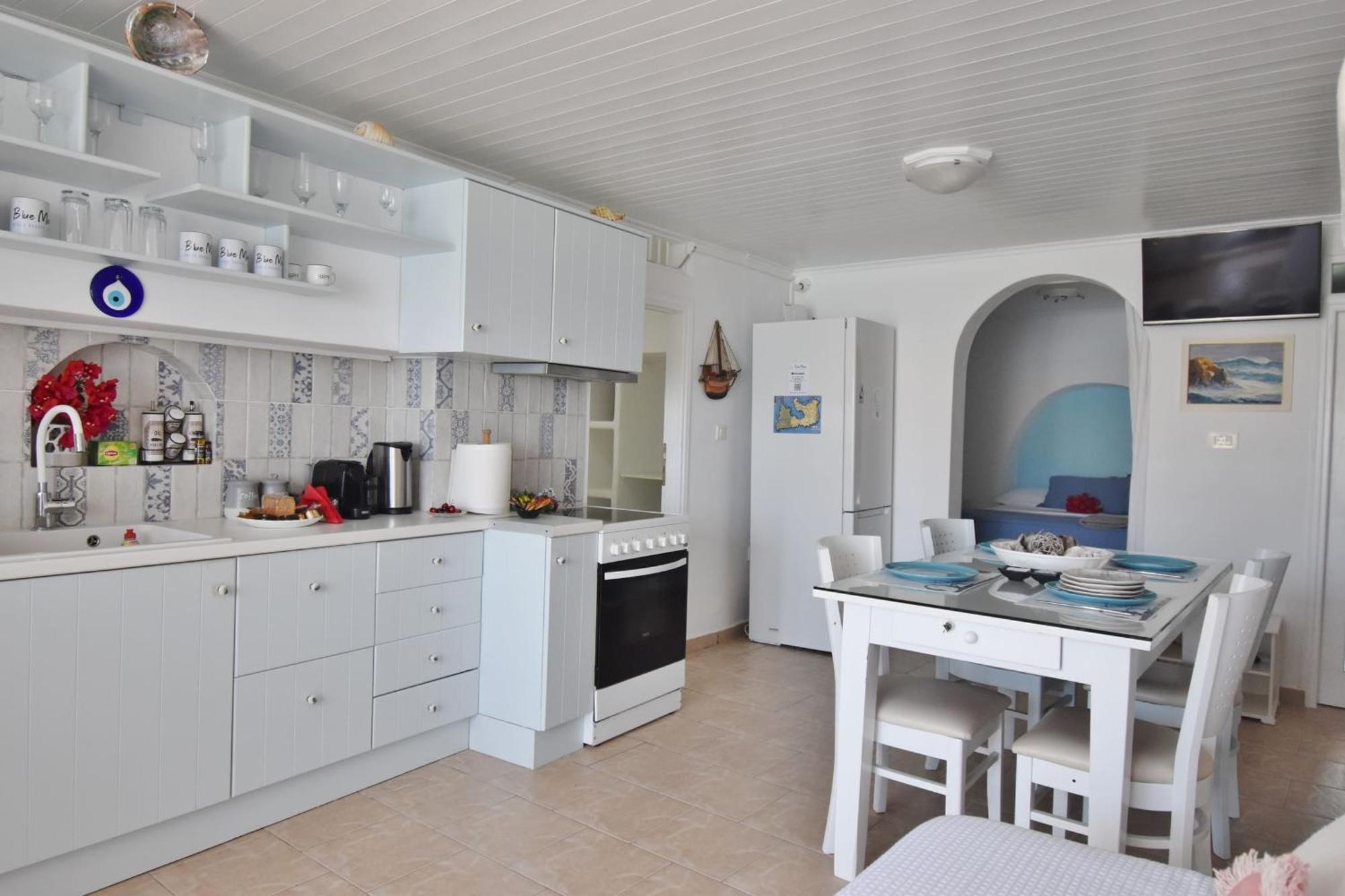 Blue Mare Apartments On The Beach Firopotamos الغرفة الصورة