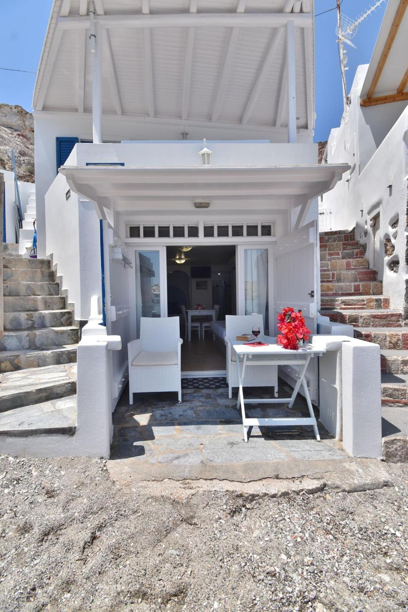 Blue Mare Apartments On The Beach Firopotamos الغرفة الصورة