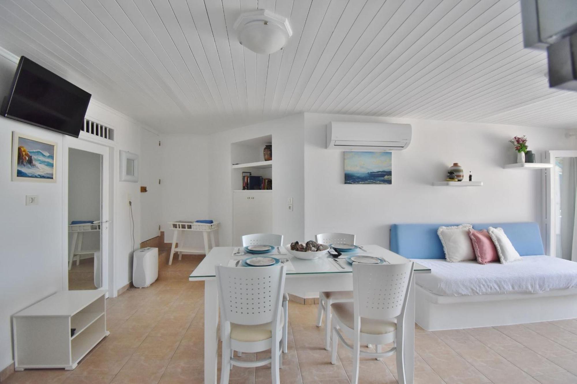 Blue Mare Apartments On The Beach Firopotamos الغرفة الصورة