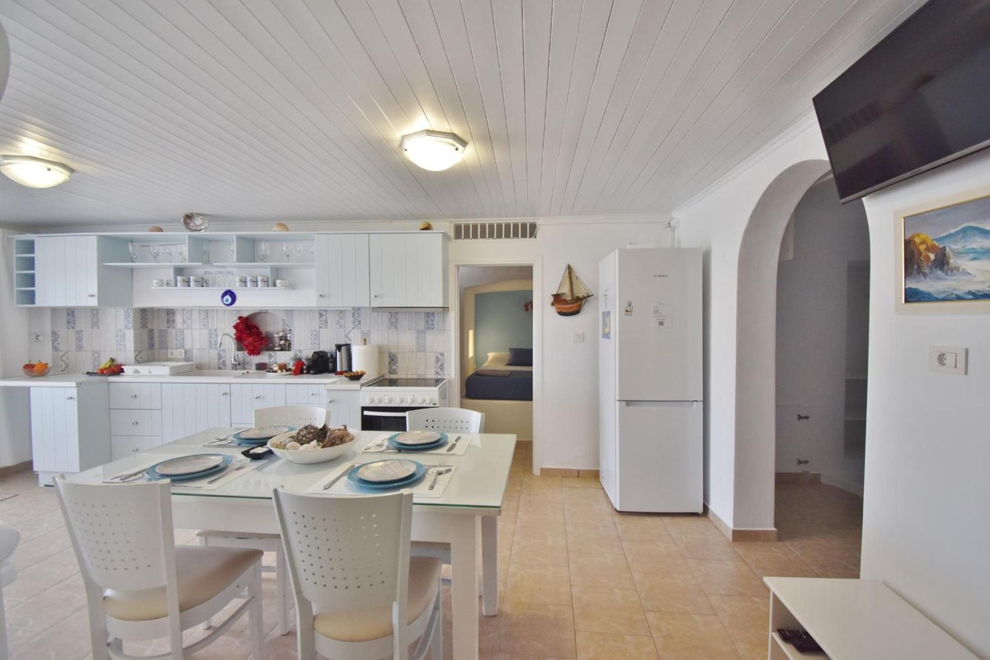 Blue Mare Apartments On The Beach Firopotamos الغرفة الصورة