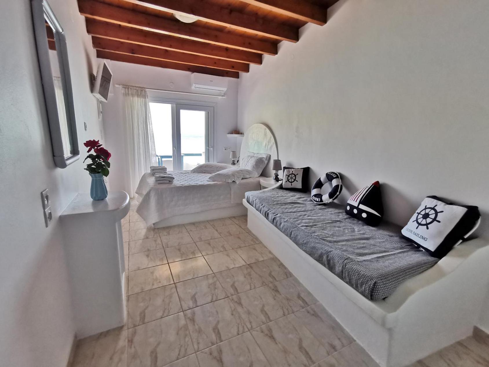 Blue Mare Apartments On The Beach Firopotamos الغرفة الصورة