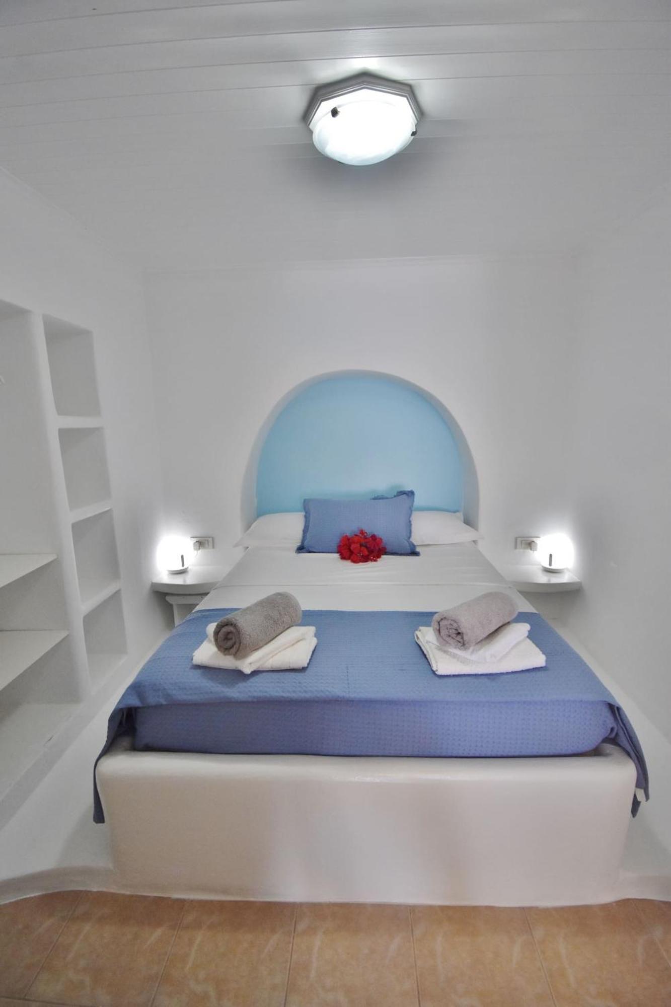 Blue Mare Apartments On The Beach Firopotamos الغرفة الصورة