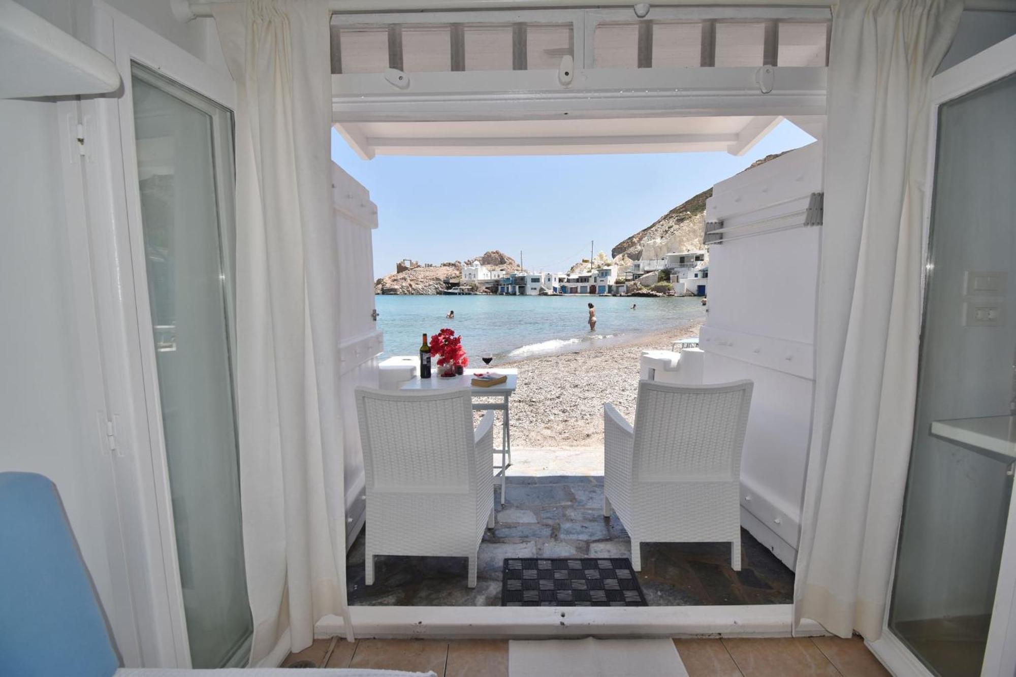 Blue Mare Apartments On The Beach Firopotamos الغرفة الصورة