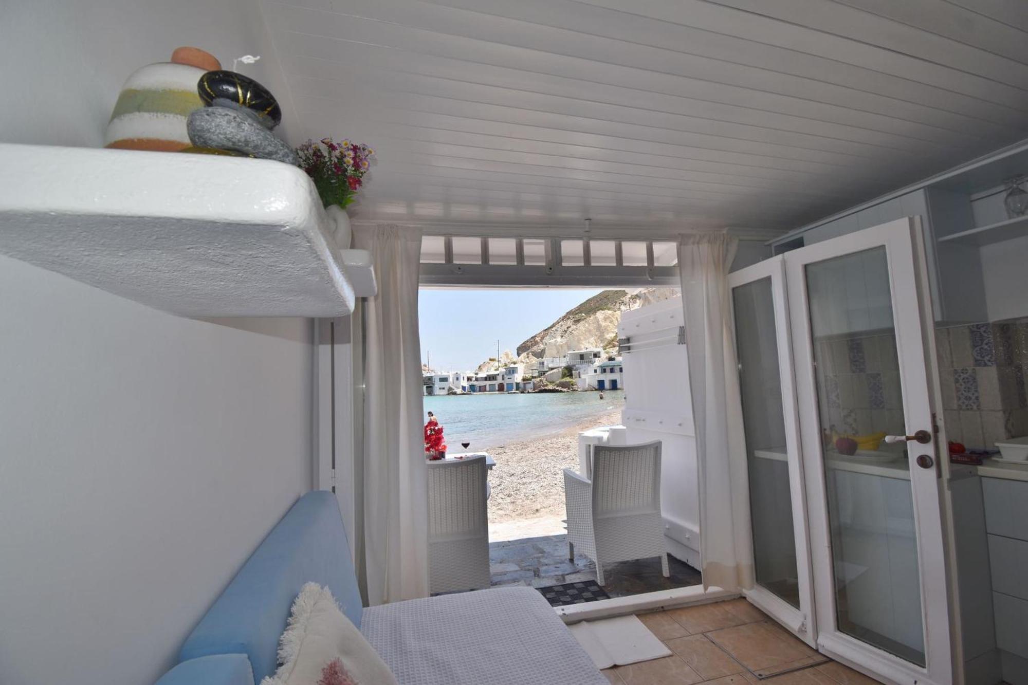 Blue Mare Apartments On The Beach Firopotamos الغرفة الصورة