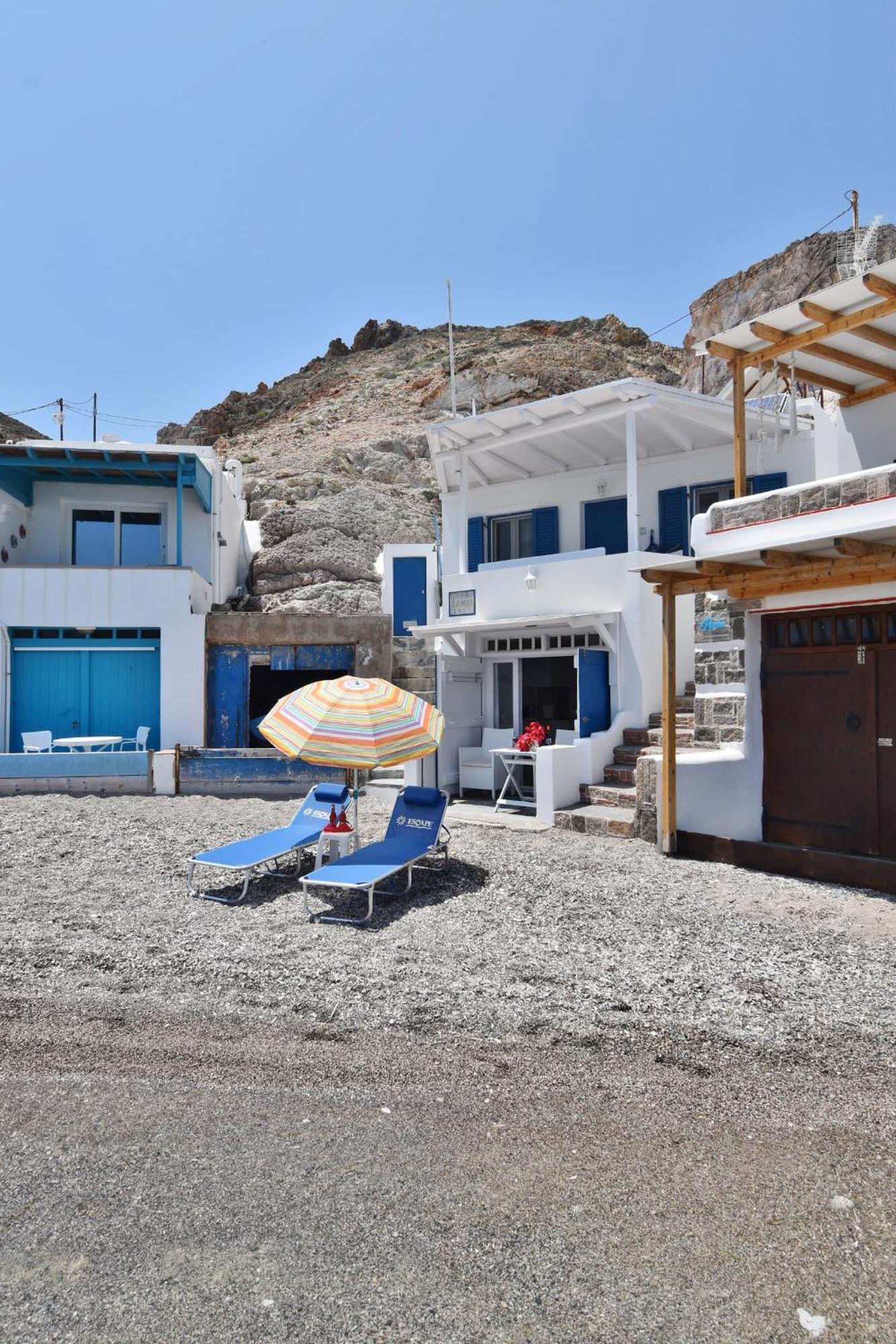 Blue Mare Apartments On The Beach Firopotamos الغرفة الصورة