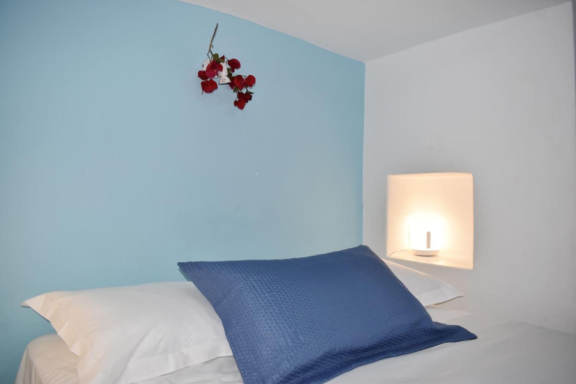 Blue Mare Apartments On The Beach Firopotamos الغرفة الصورة