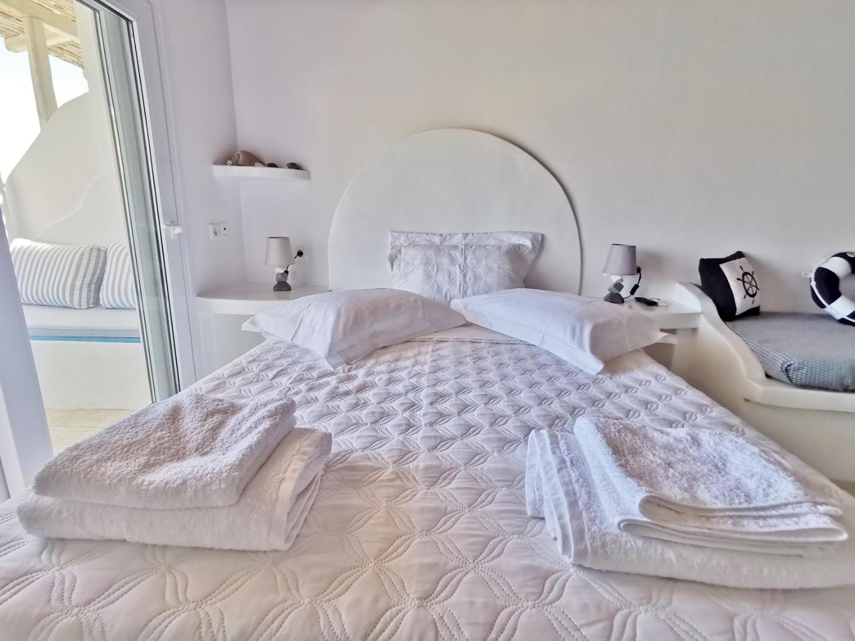 Blue Mare Apartments On The Beach Firopotamos الغرفة الصورة