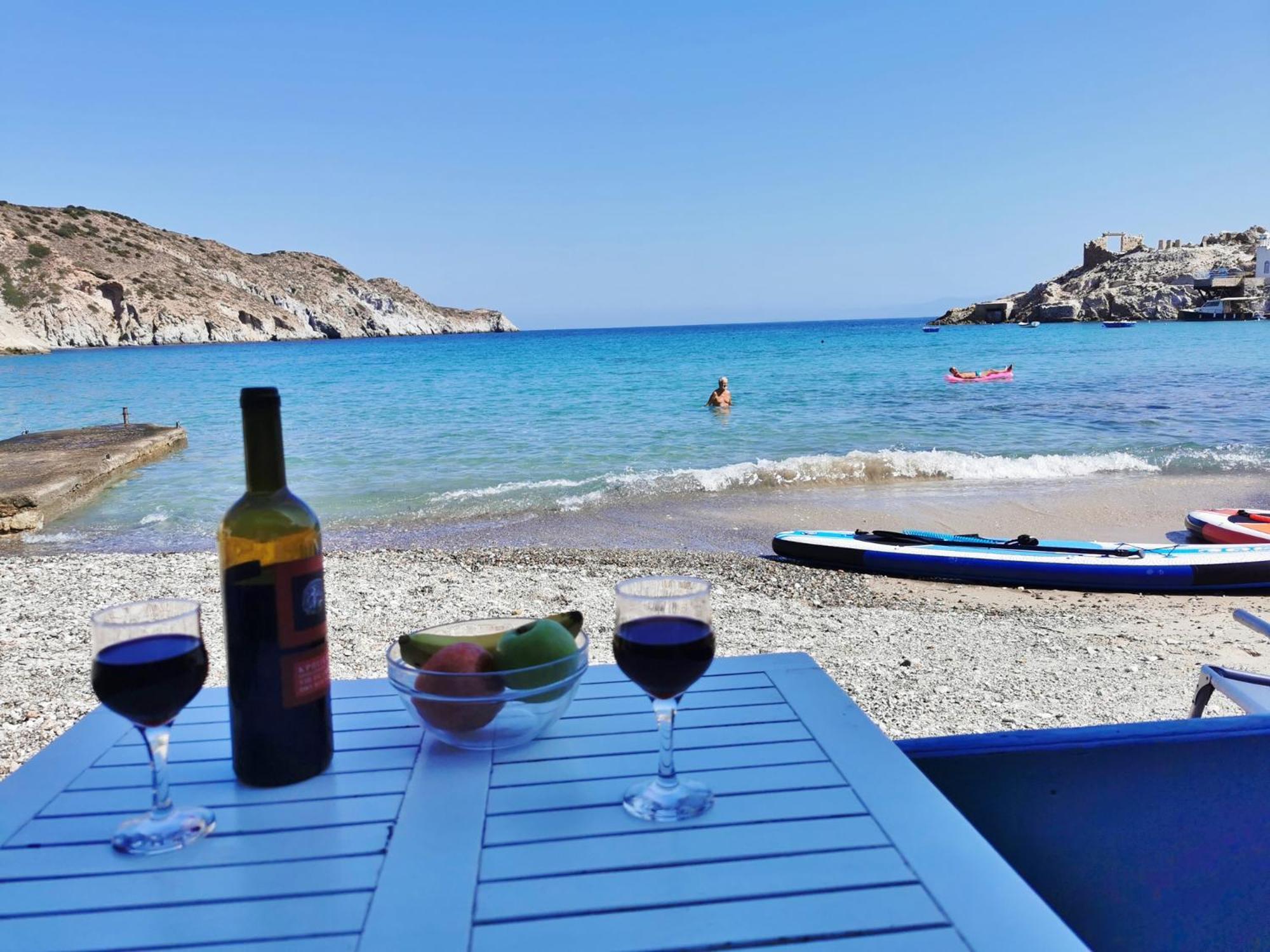 Blue Mare Apartments On The Beach Firopotamos الغرفة الصورة