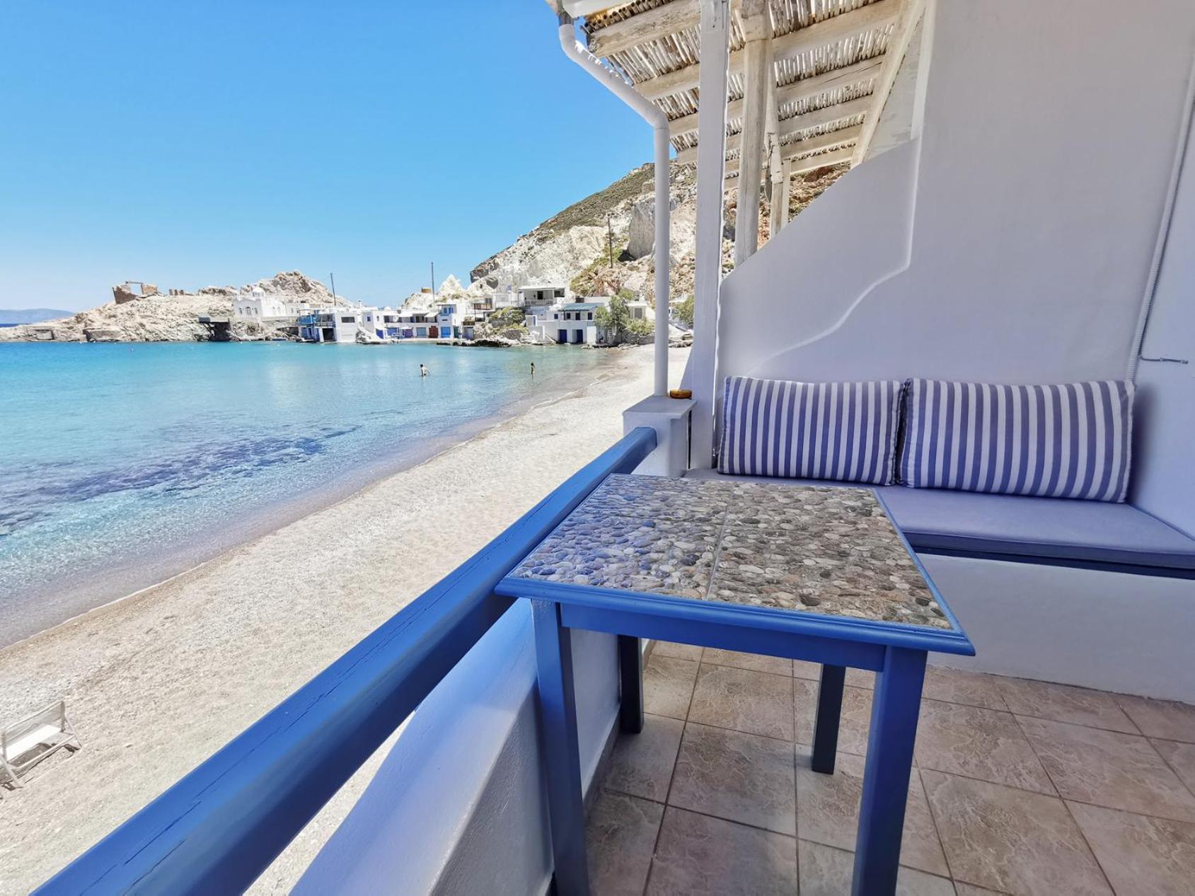 Blue Mare Apartments On The Beach Firopotamos الغرفة الصورة
