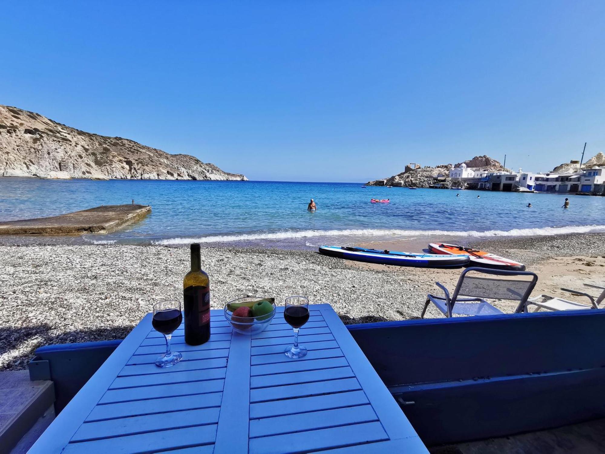 Blue Mare Apartments On The Beach Firopotamos الغرفة الصورة